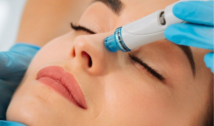 HydraFacial Beaute
Soin non invasif nettoyant, exfoliant et hydratant qui illumine, resserre les pores et revitalise.
    En savoir plus