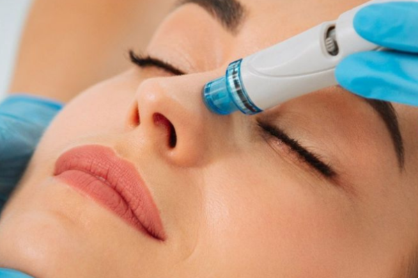 HydraFacial Beaute

Soin non invasif nettoyant, exfoliant et hydratant qui illumine, resserre les pores et revitalise.


    En savoir plus