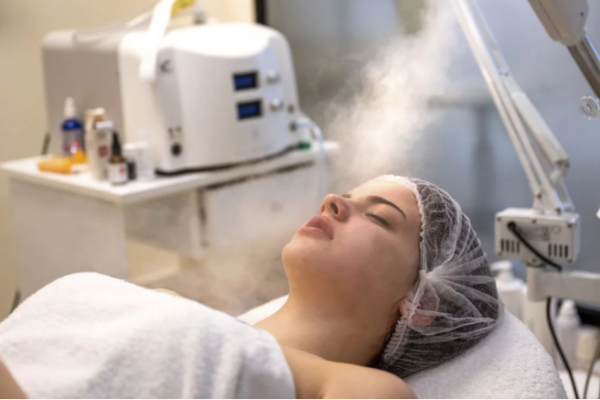 Soin Rajeuniseement

L’IPL traite les taches pigmentaires indésirables et les lésions vasculaires. Le teint devient plus uniforme et lumineux, avec un éclat naturel.


    En savoir plus