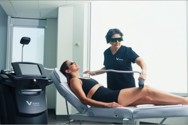 Épilation Définitive

L’épilation laser cible la mélanine des follicules pileux, réduisant durablement la repousse des poils.
En savoir plus

    En savoir plus