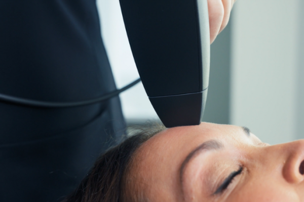 Laser Nanofractionnel


Traitement précis qui réduit cicatrices, pores, rougeurs et rides, tout en améliorant texture et fermeté du visage.

   En savoir plus