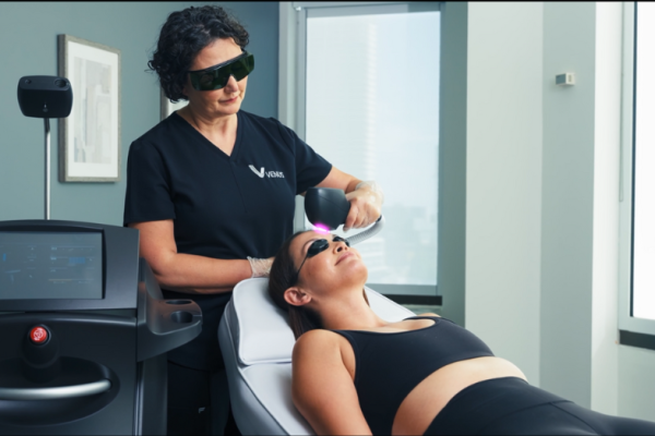 Laser AC Dual
Pulsed light targets acne, pigmentation, redness, and signs of aging for clearer, more even, and radiant skin.
Learn More